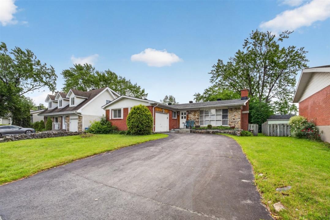 314 Rue West Acres, Dollard-Des Ormeaux, Quebec H9G 1V1, Canada
