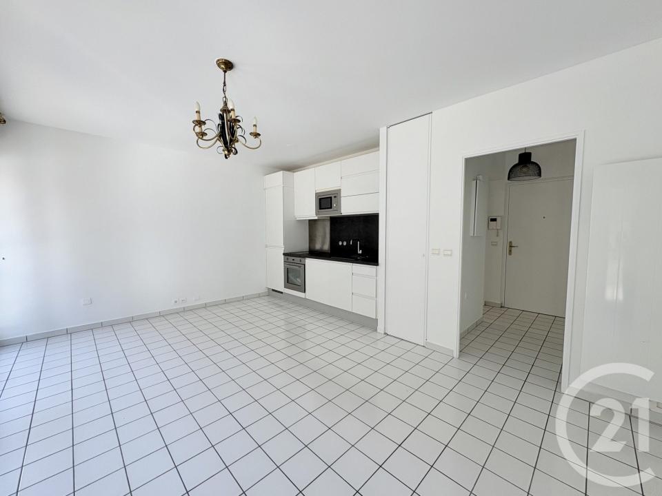 Suresnes, Île-de-France 92150, France