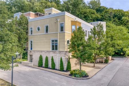 2011 Villa Carabelli Drive, Cleveland, Ohio 44106, USA