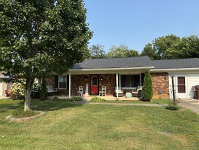 132 Meadowbrook Drive, Frankfort, Kentucky 40601, USA