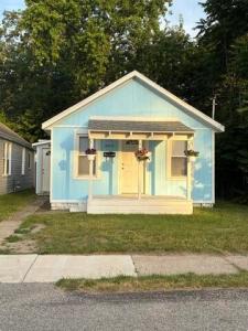 2203 Larue St., Muskegon, Michigan 49441, USA