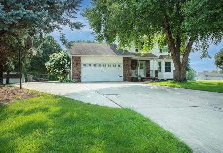 210 Country Heights Drive, Sumner, Iowa 50674, USA