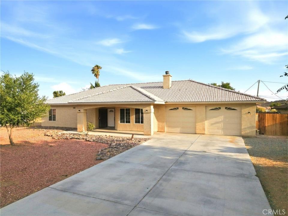 20255 Rimrock Road, Apple Valley, California 92307