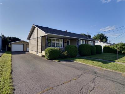 18  Rue Charles, Rivière-du-Loup, Québec G5R 2J8, Canada