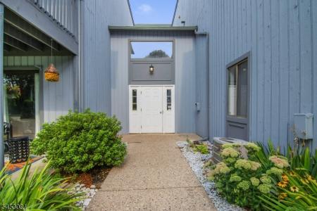 252 Drake Ln, Roxbury Twp., New Jersey 07852-9693, USA