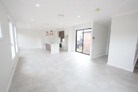 2/1 Tokyo Road, Austral, NSW 2179, Australia