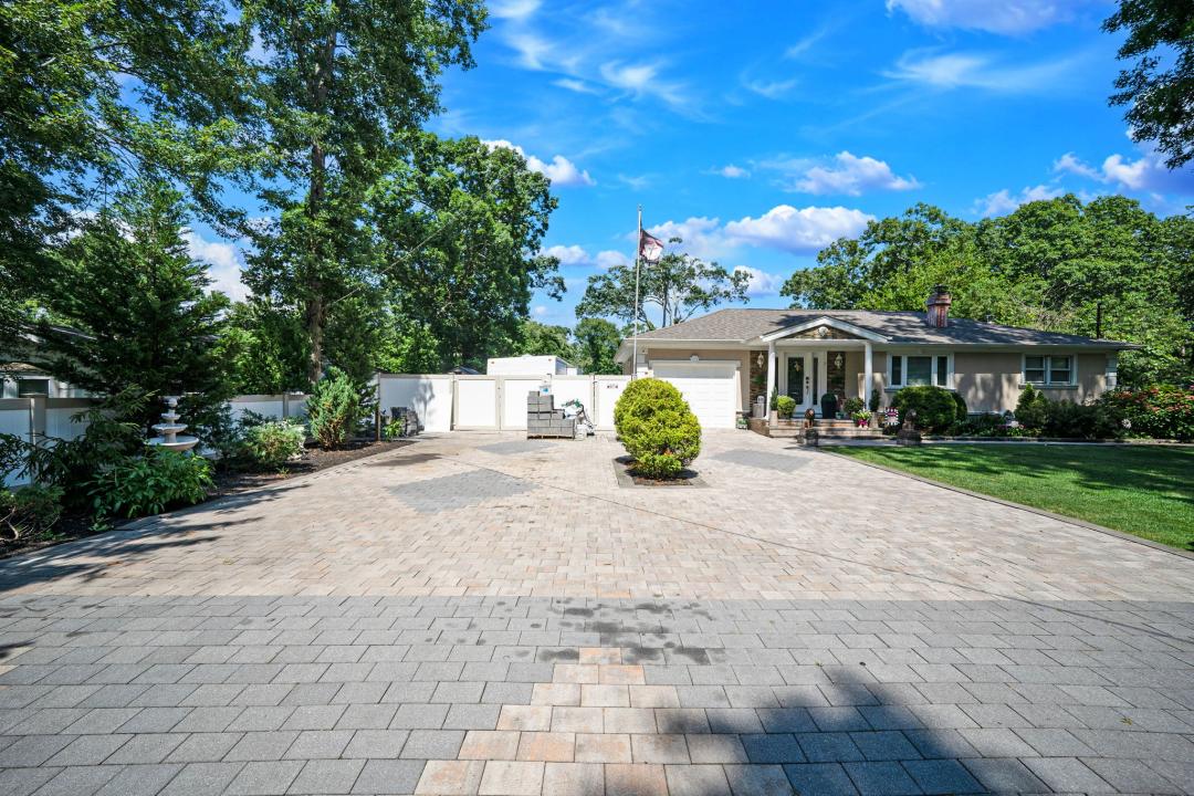 5 Overlook Drive, Mastic, New York 11950, HOA KỲ