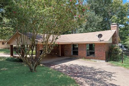 110 LA Jolla Street, Mabank, Texas 75156, USA