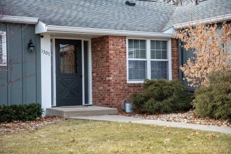 1307 Cedar River Drive, Waverly, Iowa 50677, USA