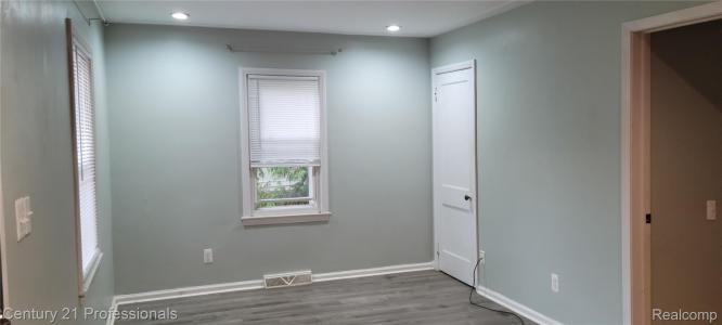 3225 Crooks Road, RochesterHills, Michigan 48309, USA