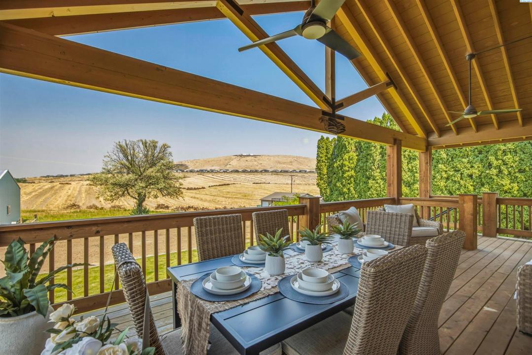 97904 E Clover Road, Kennewick, Washington 99338, USA