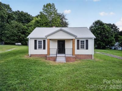 2318 32nd Street NE, Hickory, North Carolina 28601, USA