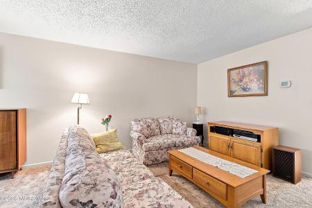 25 Wyeth Drive, Hypothek, New Jersey 07728, USA