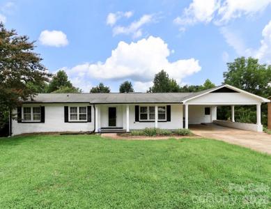 535 Carolina Avenue North, Statesville, North Carolina 28677-3328, USA