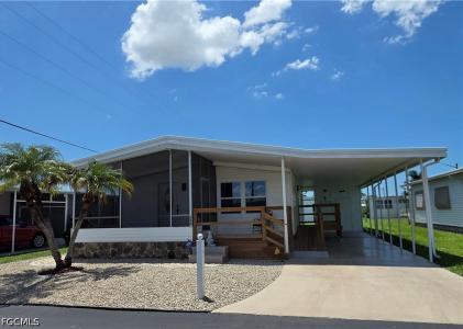 556 Freedom Street, North Fort Myers, Florida 33917, USA