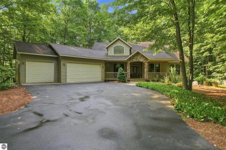 982 Shamrock Lane, Traverse City, Michigan 49696, USA
