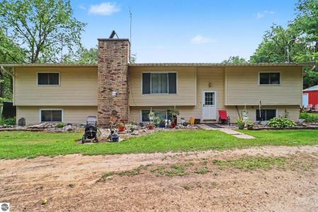 1278 N Waldron Road, Crystal, Michigan 48818, USA