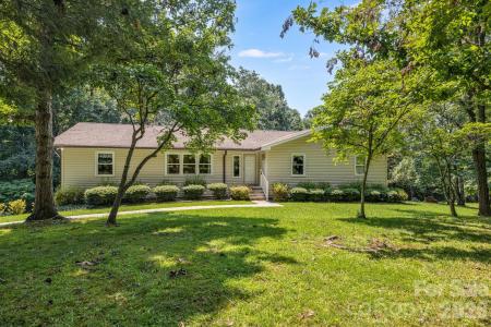 11 E Ridgeway Drive, Weaverville, North Carolina 28787, USA