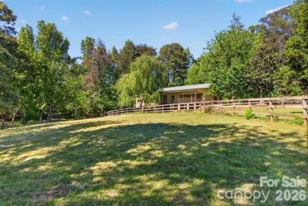 3205 Collinsville Road, Columbus, Caroline Du Nord 28722, États-Unis