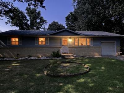 463 West Pearl Street, Aurora, Missouri 65605, USA