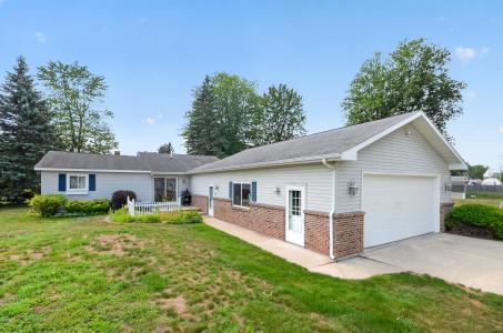 313 Twin Lake, Beaverton, Michigan 48612, USA