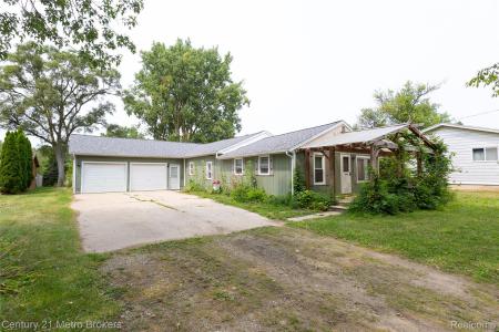 3063 Stockbridge Street, Flint, Michigan 48506, USA