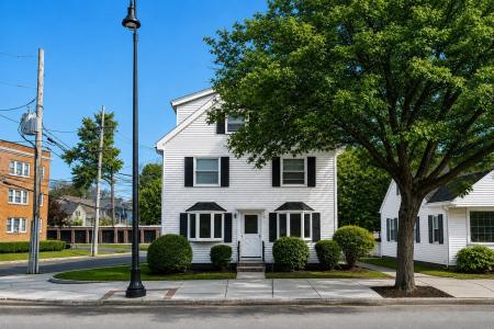 306 Main Street, Wakefield, Massachusetts 01880, USA