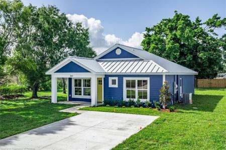360 E Hibiscus Street, Lake Placid, Florida 33852, USA