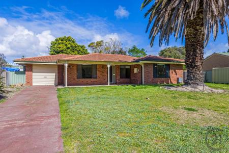 9 Silvertop Avenue, Halls Head, WA 6210, Australia