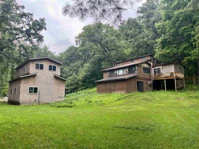 16309 Castle Springs Road, Gays Mills, Wisconsin 54631, USA