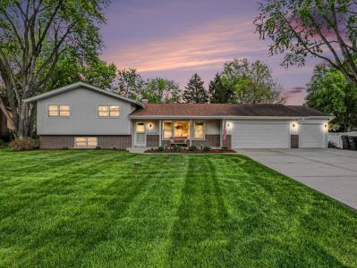 10S287 Alma Lane, Naperville, Illinois 60564, USA