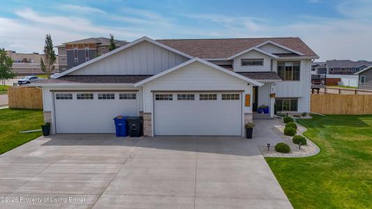1237 44th Avenue, Dickinson, North Dakota 58601, USA