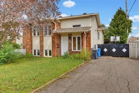 4402  Rue Fafard, Laval (Chomedey), Quebec H7T 1Z3, Canada