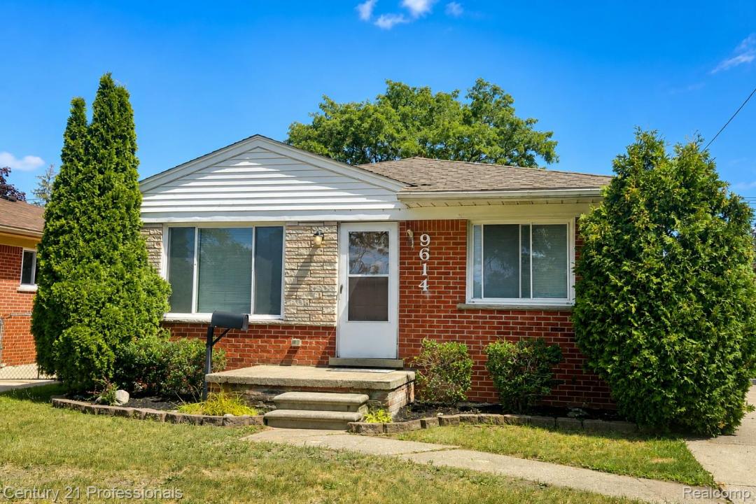 9614 Garfield, Redford, Michigan 48239, USA