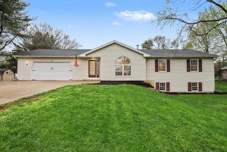 676 N 10th Street, Plainwell, Michigan 49080, USA