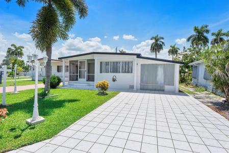 8670 SW 18th Place, Davie, Florida 33324, USA