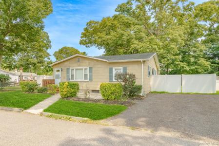 49 Salem Street, Patchogue, New York 11772, USA