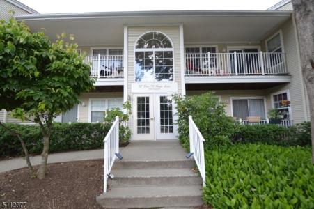 73 Maple Ln, Mount Arlington Boro, New Jersey 07856-1384, USA