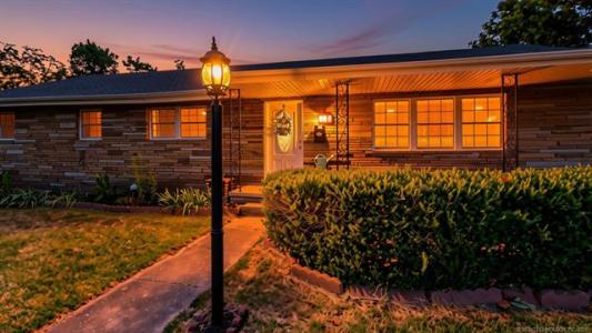 509 Sunset Strip, Eufaula, Oklahoma 74432, USA