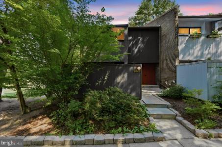 2017 Wethersfield Court, Reston, Virginia 20191, USA
