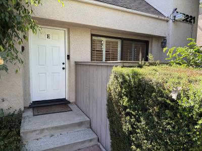 15221 Magnolia Boulevard Unit E, Sherman Oaks, California 91403, USA