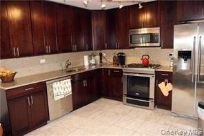 18-05 215 Street unit: 11 K 11K, Bayside, New York 11360, États-Unis