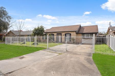 9231 Cobbleshire Drive, Houston, Texas 77037, USA