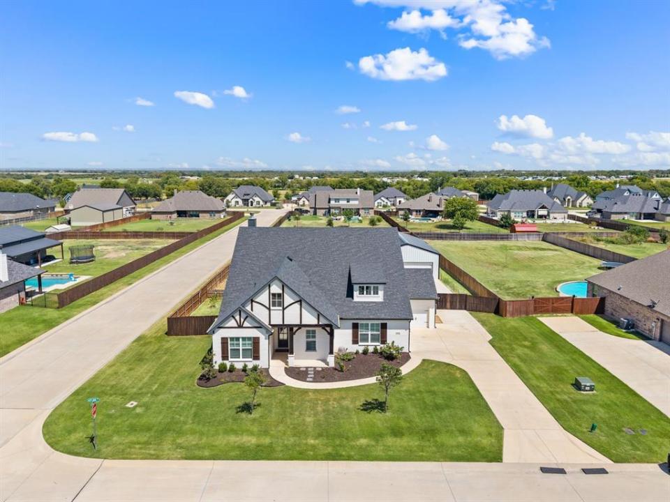 8908 Lazy Oak Drive, Justin, Texas 76247