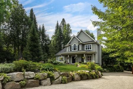 228  Rue Augusta, Morin-Heights, Quebec J0R 1H0, Canada