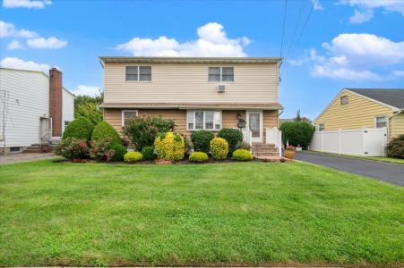 210 North 5th Street, Bethpage, New York 11714, HOA KỲ
