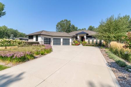 975 Wynstone, Jefferson, South Dakota 57038, USA