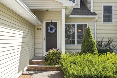 705 Autumn Ridge Dr , 705, Ayer, Massachusetts 01432, USA