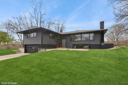 841 Hawthorne Drive, Naperville, Illinois 60540, USA