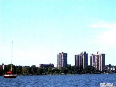18-05 215th Street unit: 4C 4C, Bayside, New York 11360, États-Unis